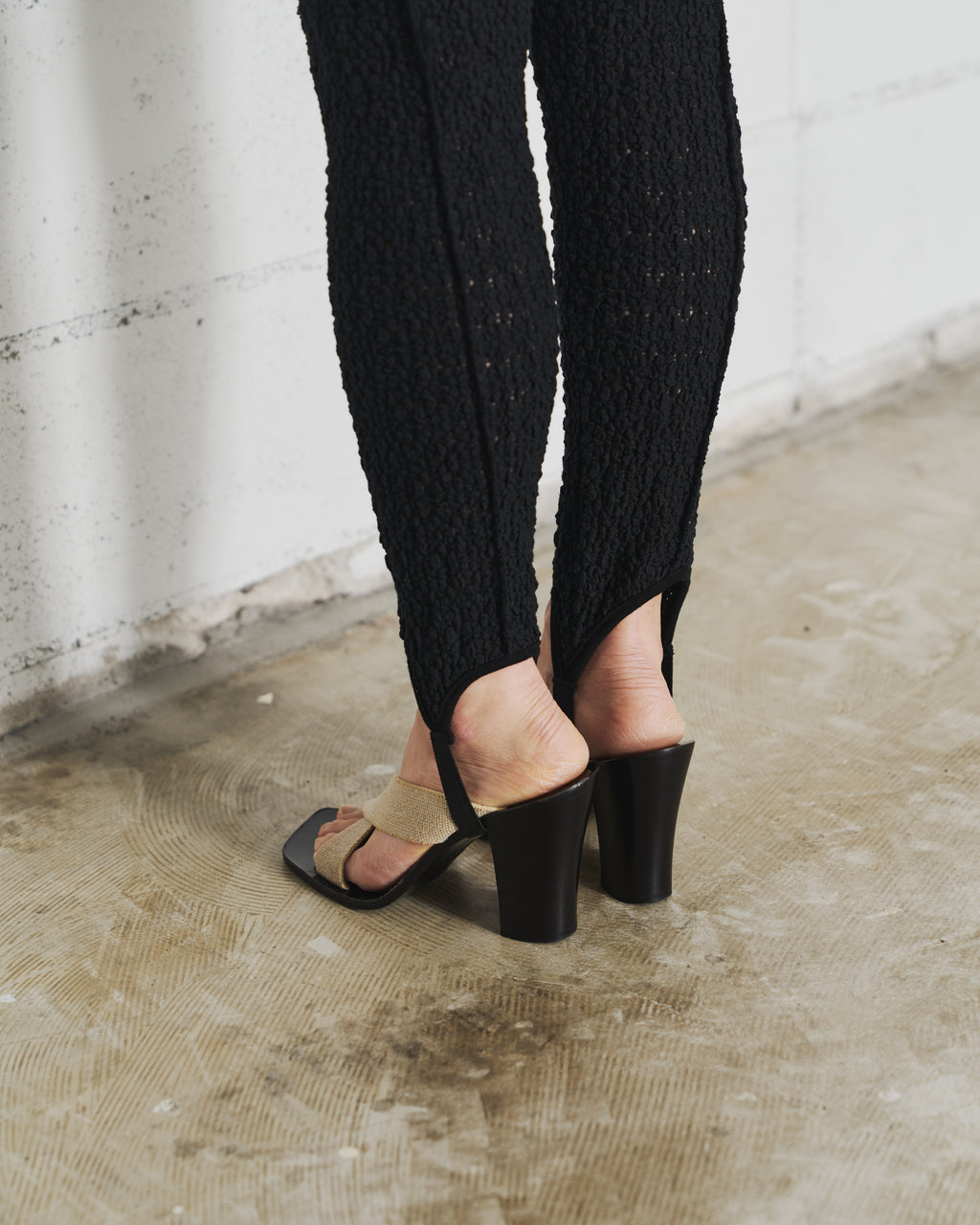 Flower Pattern Lace Stirrup Leggings