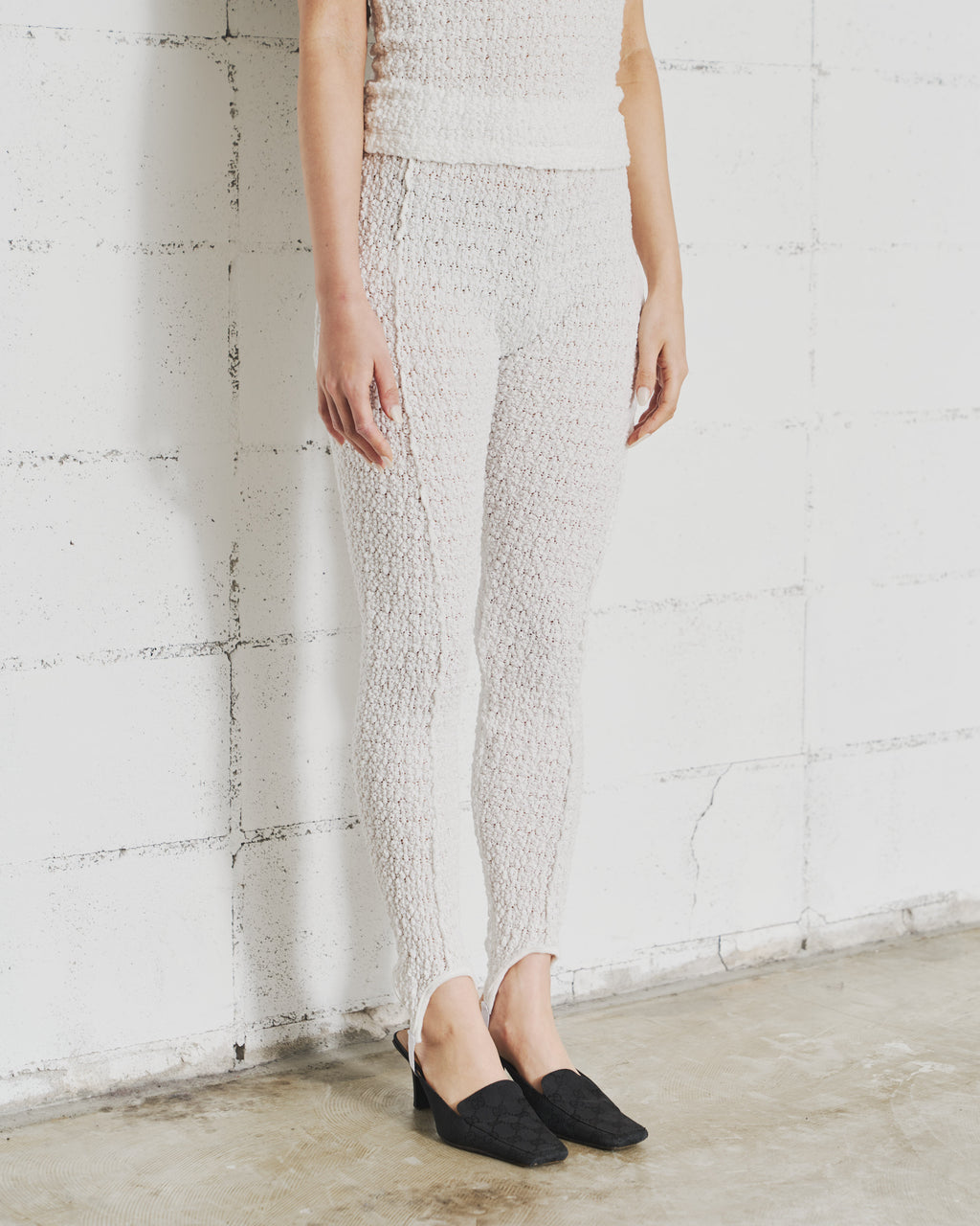 Flower Pattern Lace Stirrup Leggings