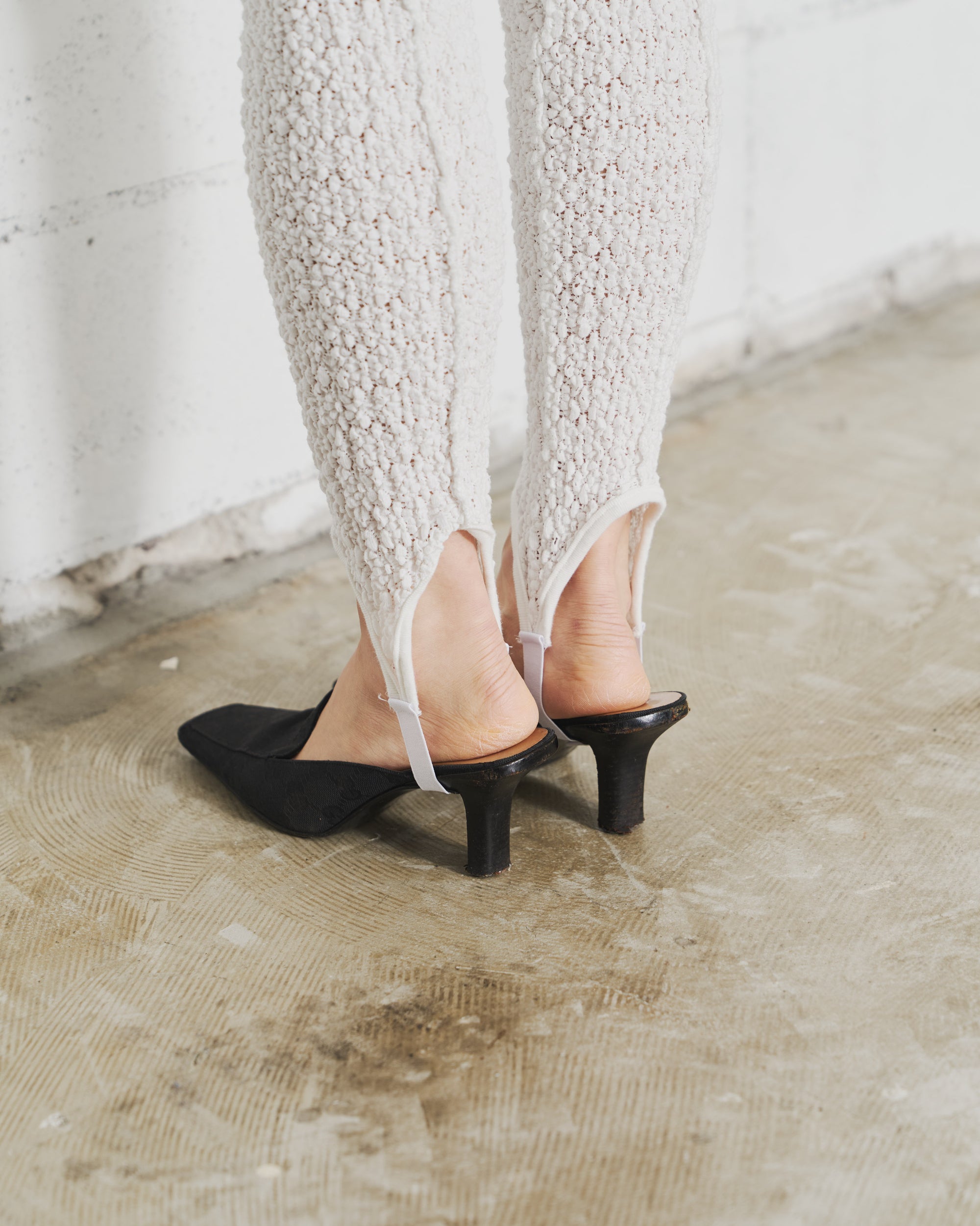 (coming soon 3/9-) Flower Pattern Lace Stirrup Leggings